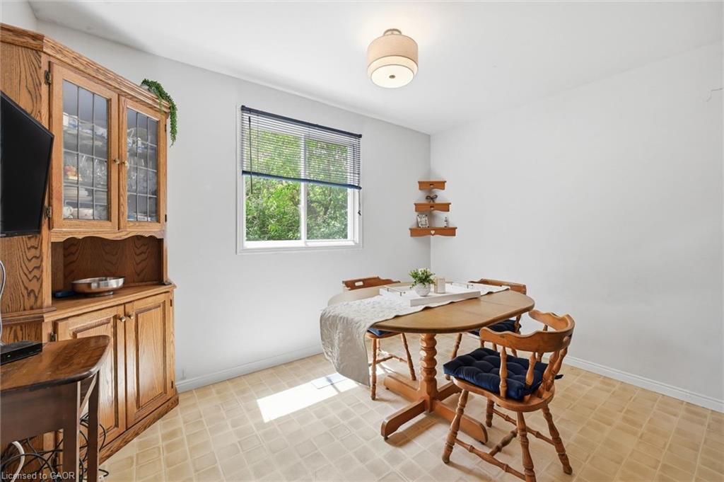 28 Rousseaux Street Property Photo 25