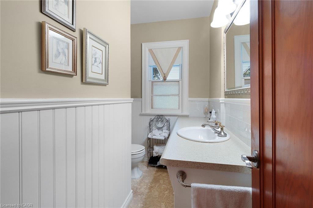 119 Church Street E Property Photo 14