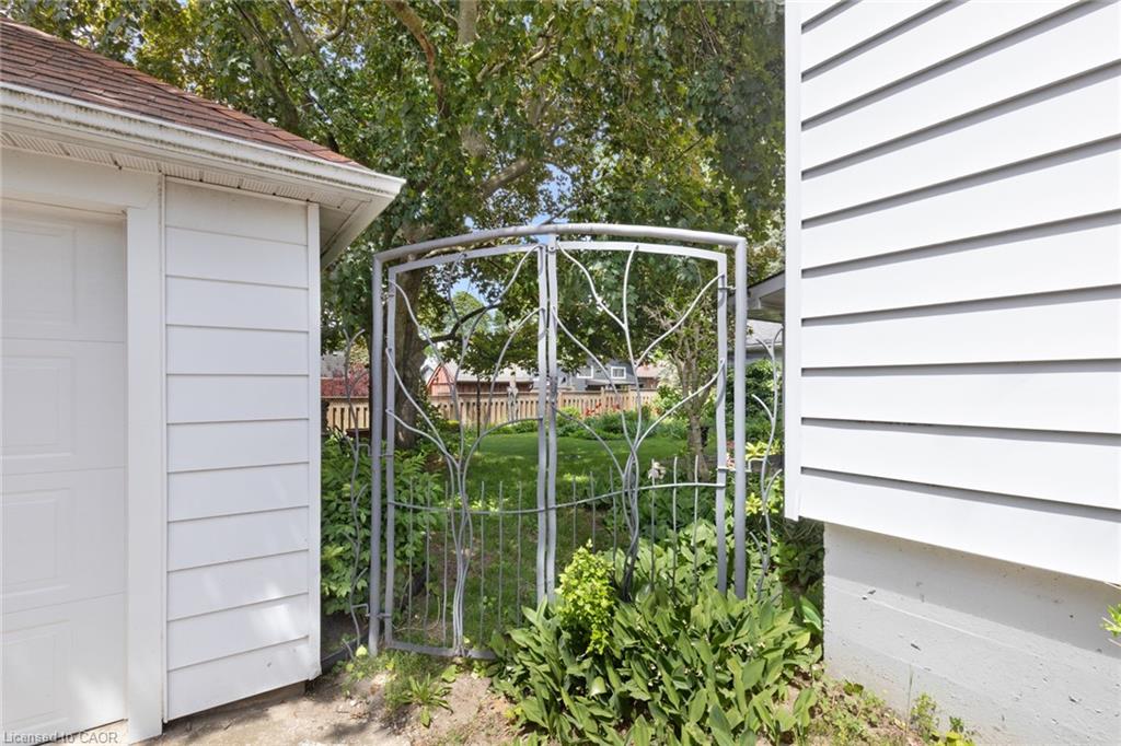 119 Church Street E Property Photo 37