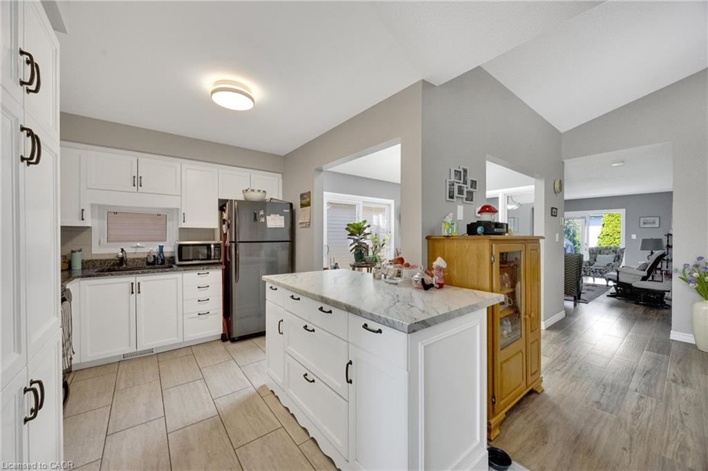 16 Hawkins Crescent Property Photo 6