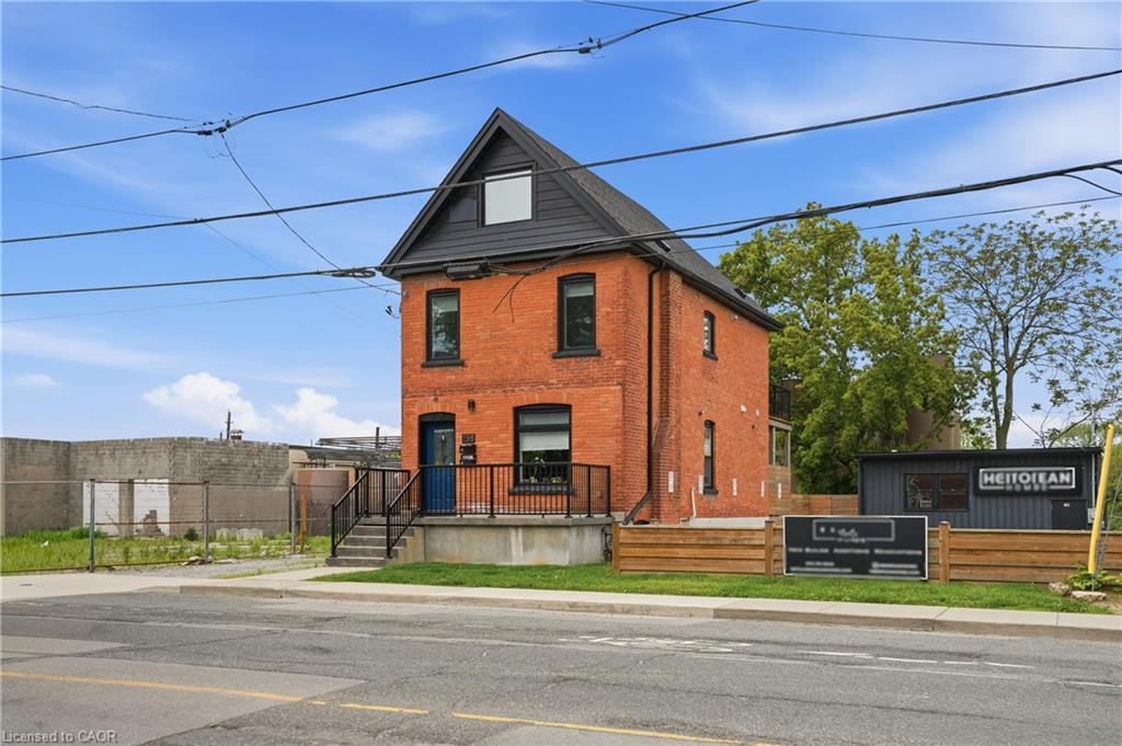 198 Dundurn Street S Property Photo 3