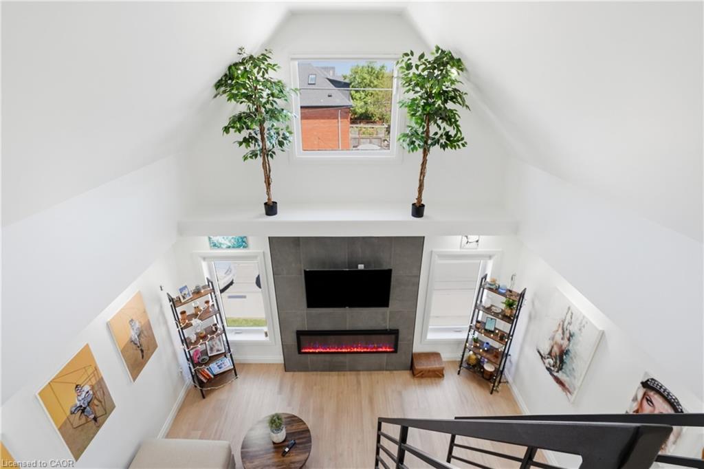 198 Dundurn Street S Property Photo 8