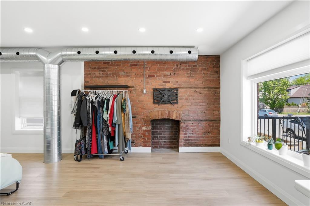 198 Dundurn Street S Property Photo 14