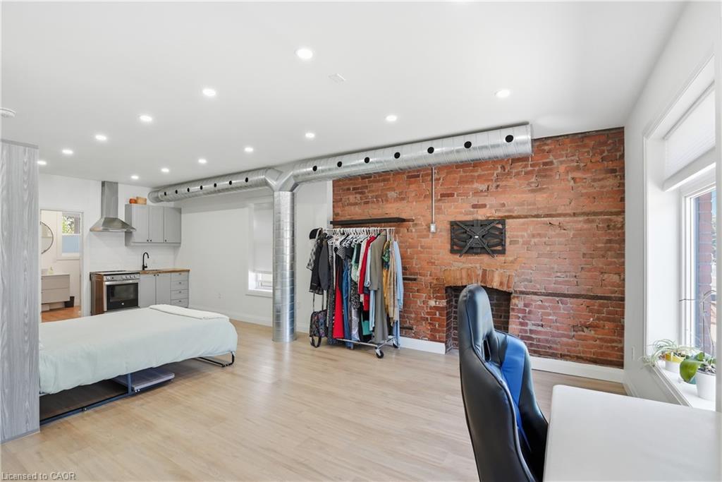 198 Dundurn Street S Property Photo 15