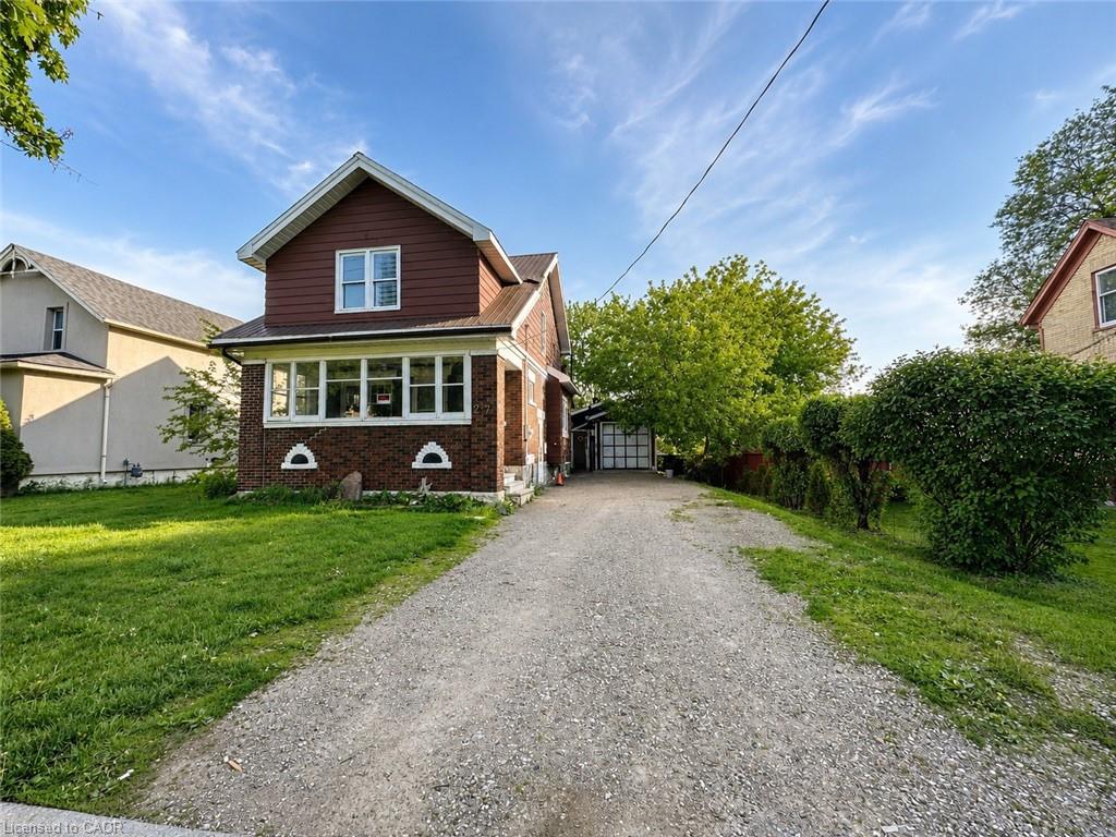 27 Oak Street Property Photo 5