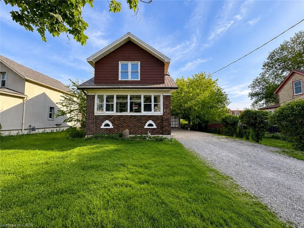 27 Oak Street Property Photo 6