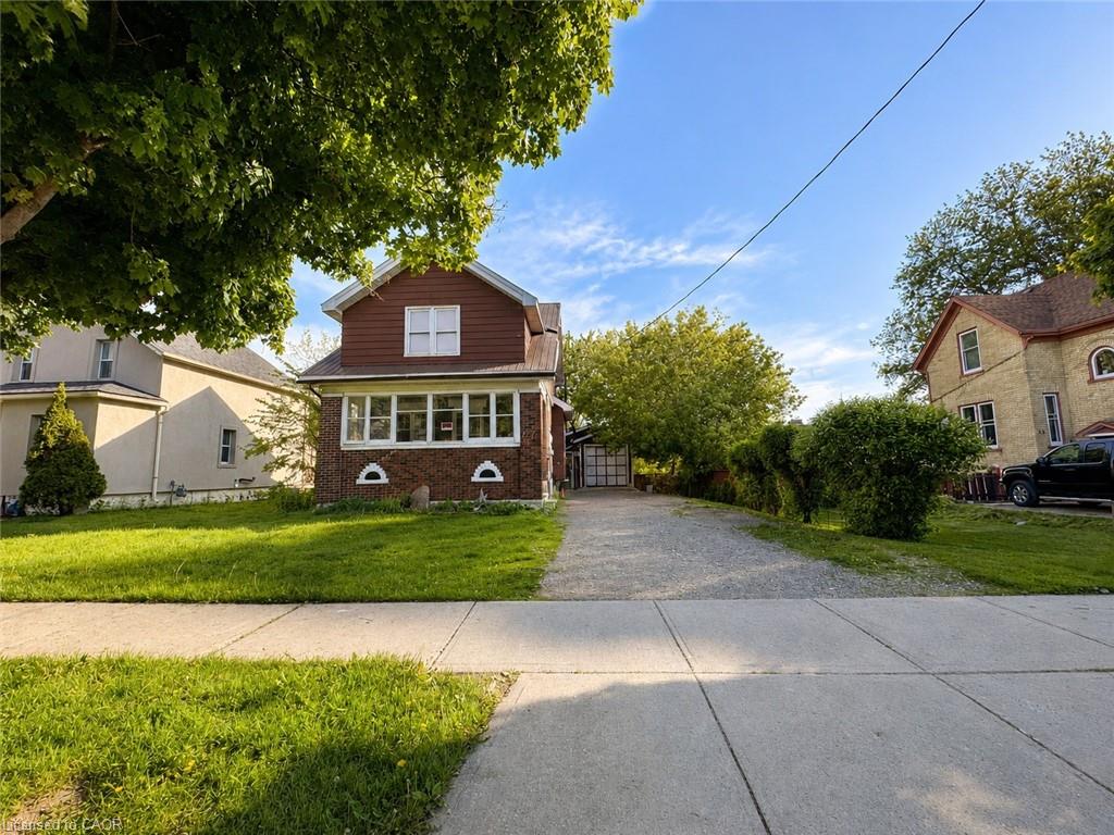 27 Oak Street Property Photo 8