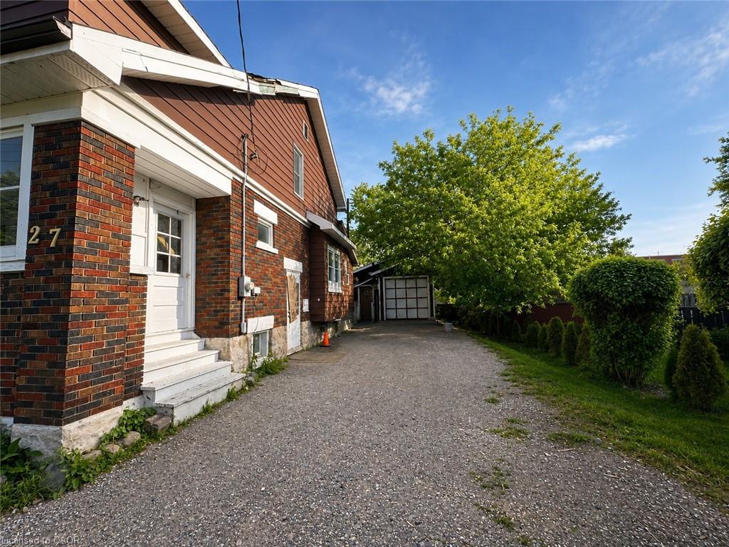 27 Oak Street Property Photo 9