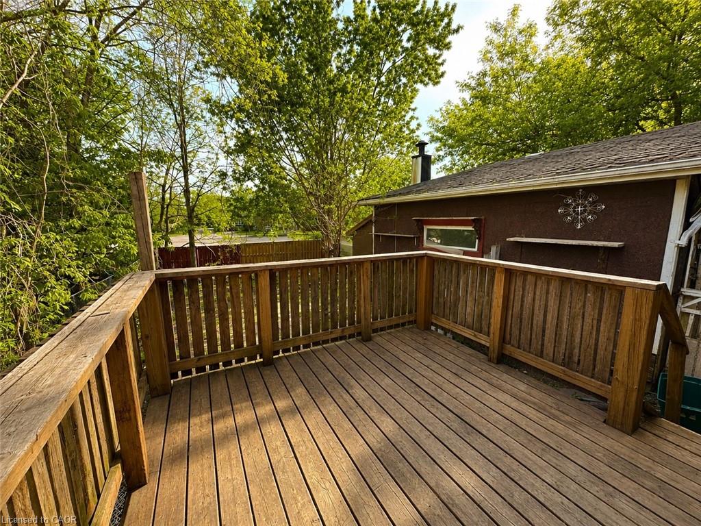 27 Oak Street Property Photo 18