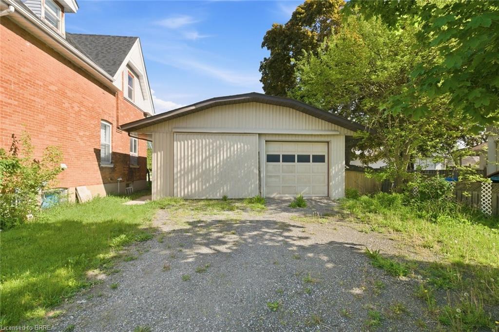 816 Colborne Street E Property Photo 5
