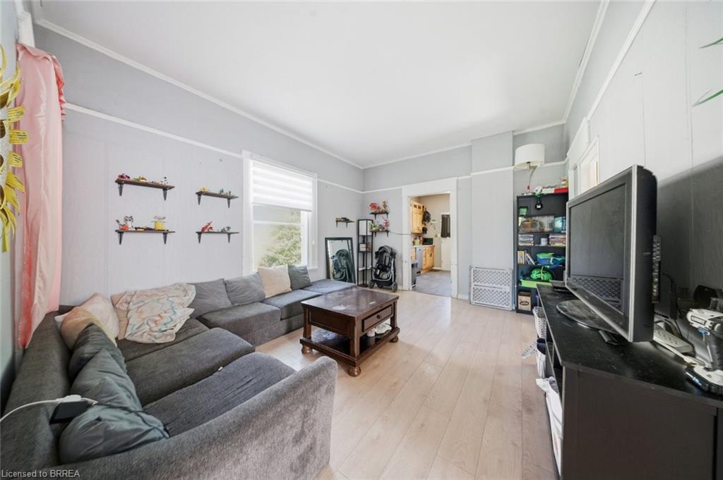 816 Colborne Street E Property Photo 17