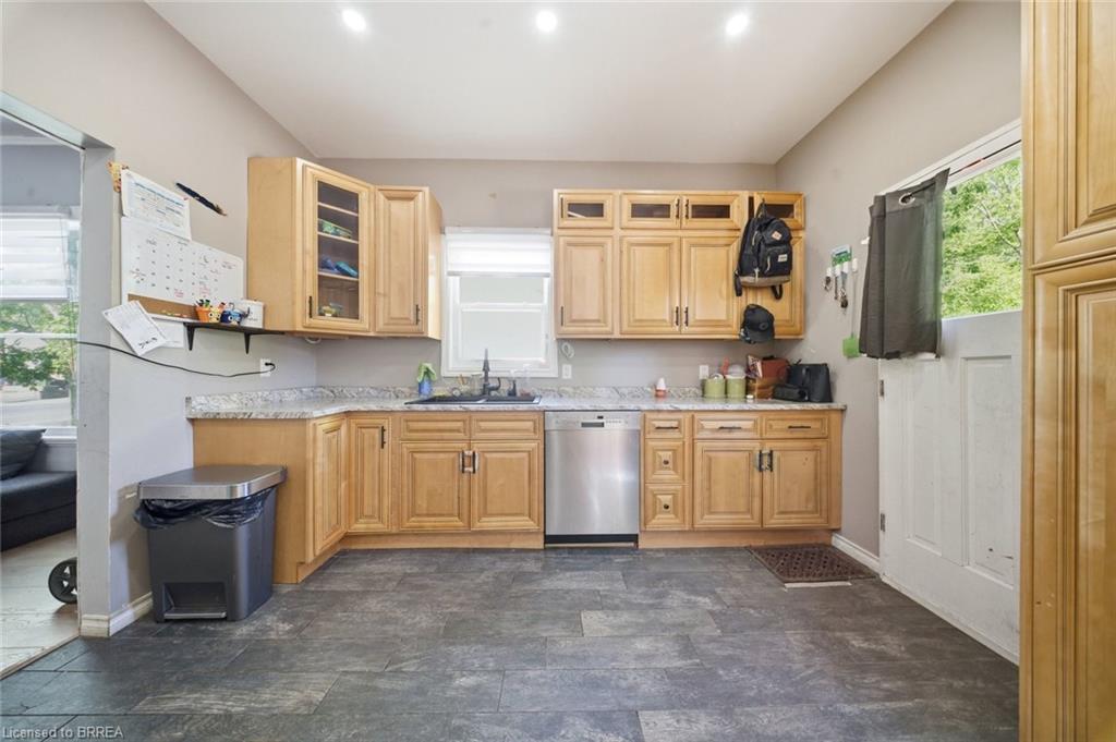 816 Colborne Street E Property Photo 19