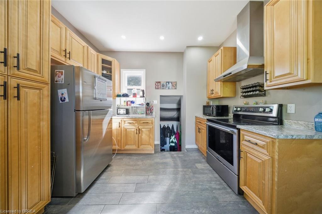 816 Colborne Street E Property Photo 20