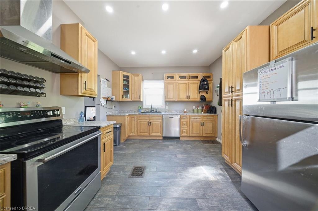 816 Colborne Street E Property Photo 22