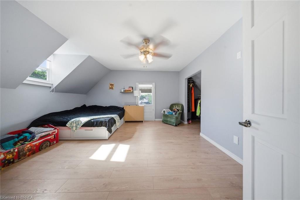 816 Colborne Street E Property Photo 28