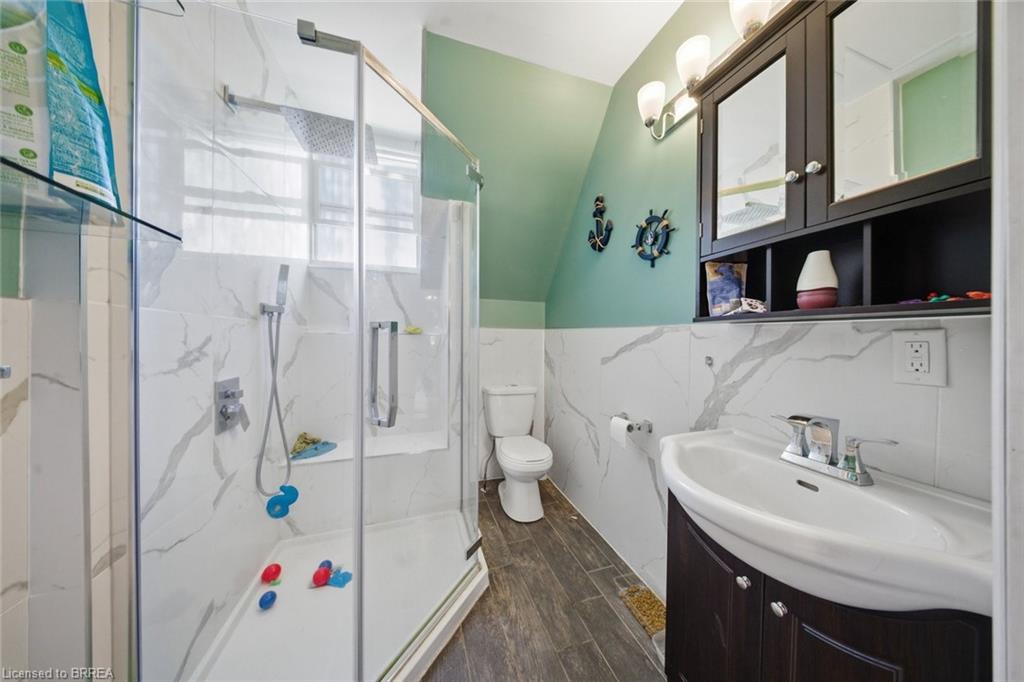 816 Colborne Street E Property Photo 31