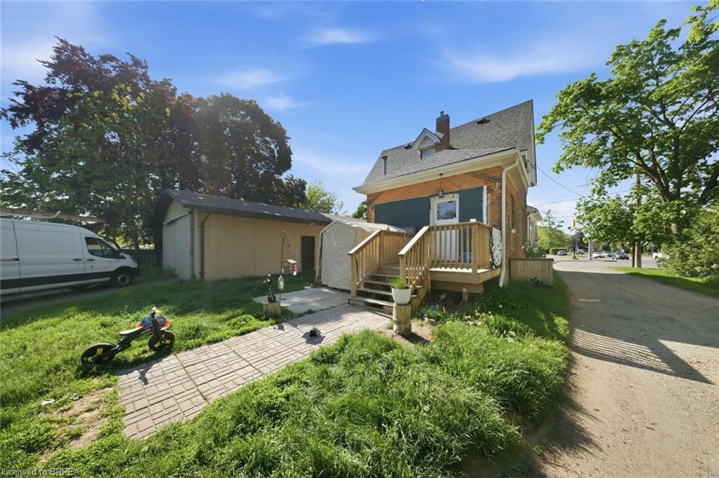 816 Colborne Street E Property Photo 33
