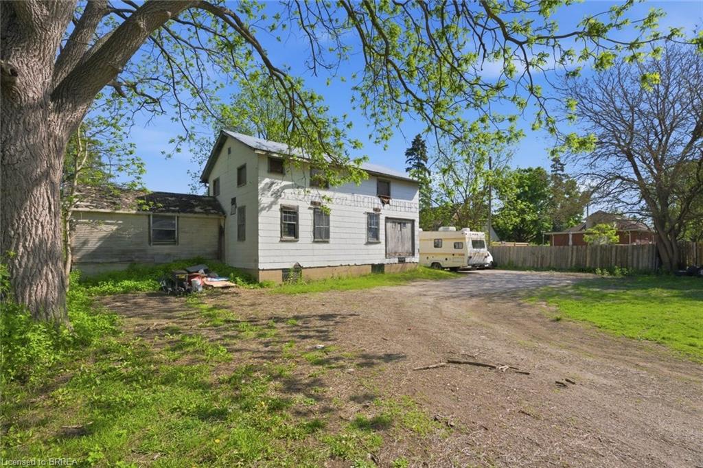 816 Colborne Street E Property Photo 40