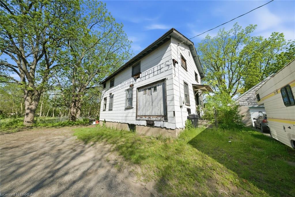 816 Colborne Street E Property Photo 44