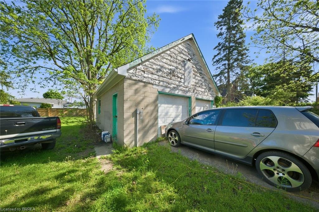 816 Colborne Street E Property Photo 45