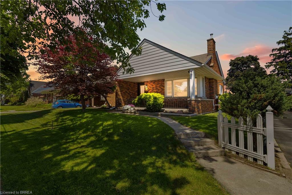134 Queensway Drive Property Photo 2