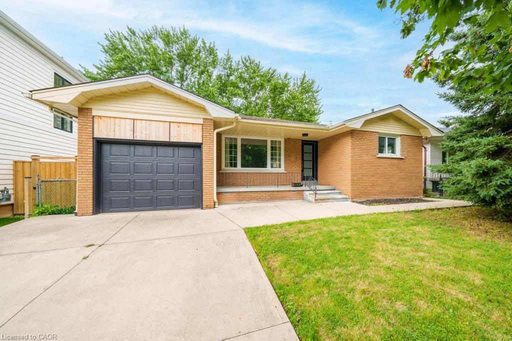 662 Montego Crescent Property Photo 1