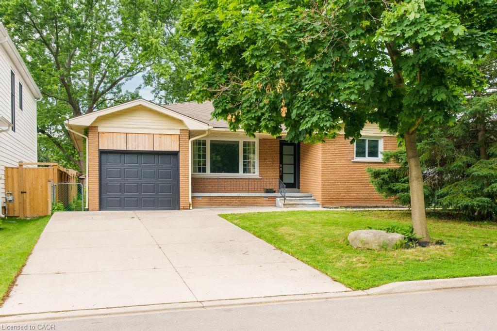 662 Montego Crescent Property Photo 2