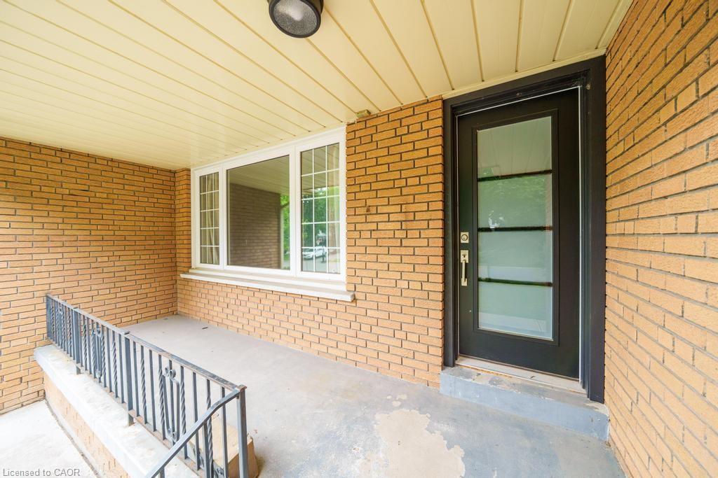 662 Montego Crescent Property Photo 6