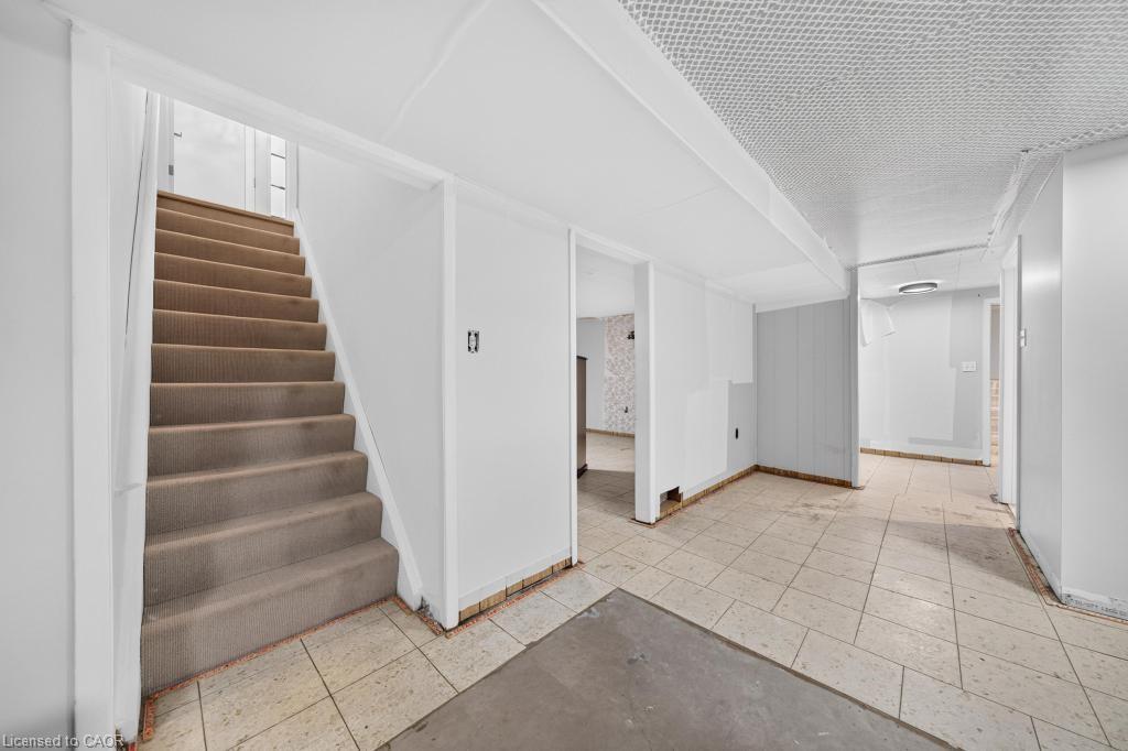 662 Montego Crescent Property Photo 30