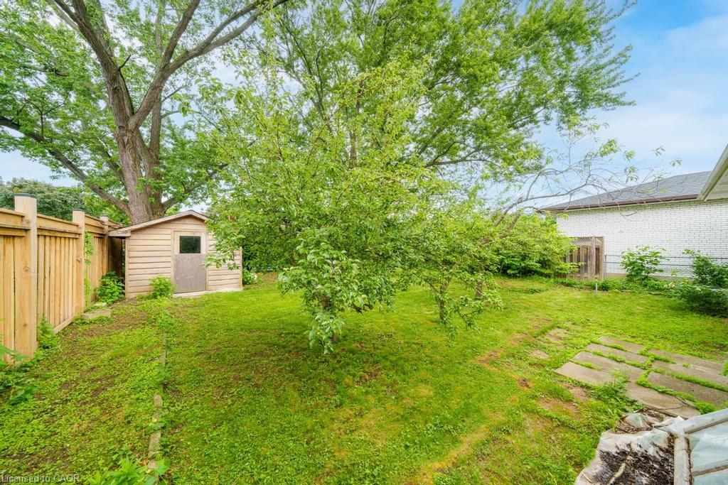 662 Montego Crescent Property Photo 43