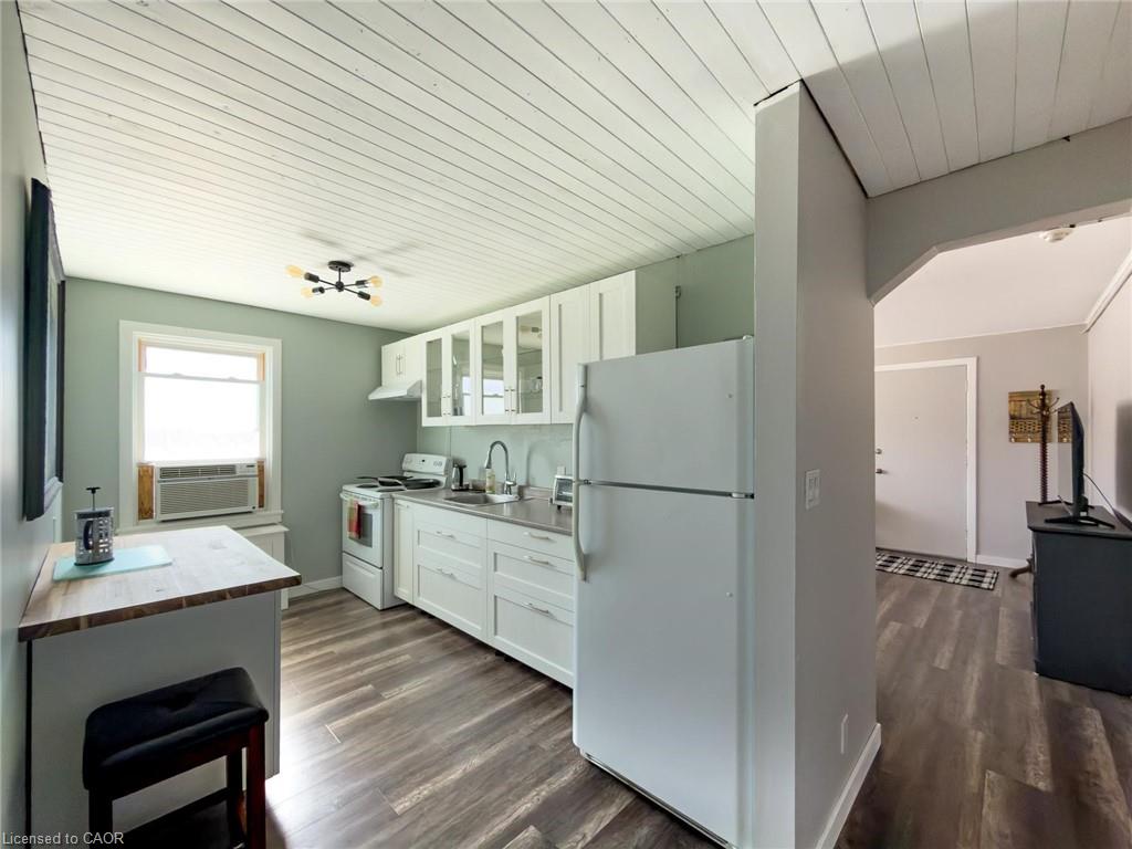 9-1755 King Street Property Photo 18