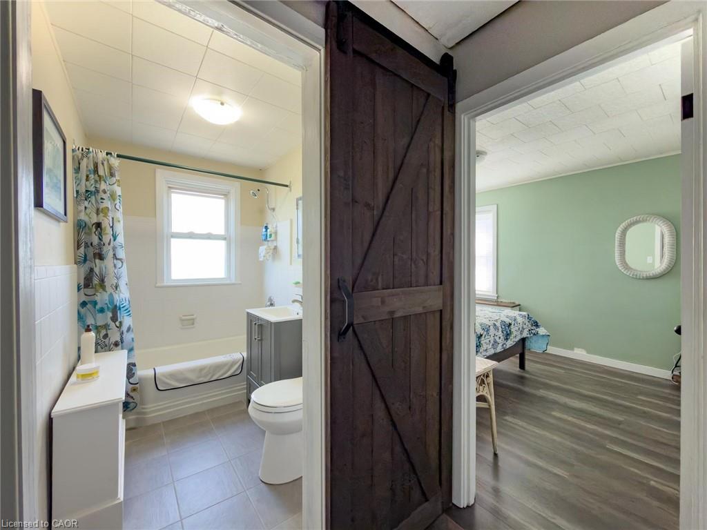 9-1755 King Street Property Photo 25