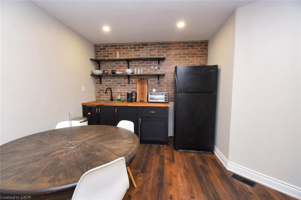 242 James Street S Property Photo 12