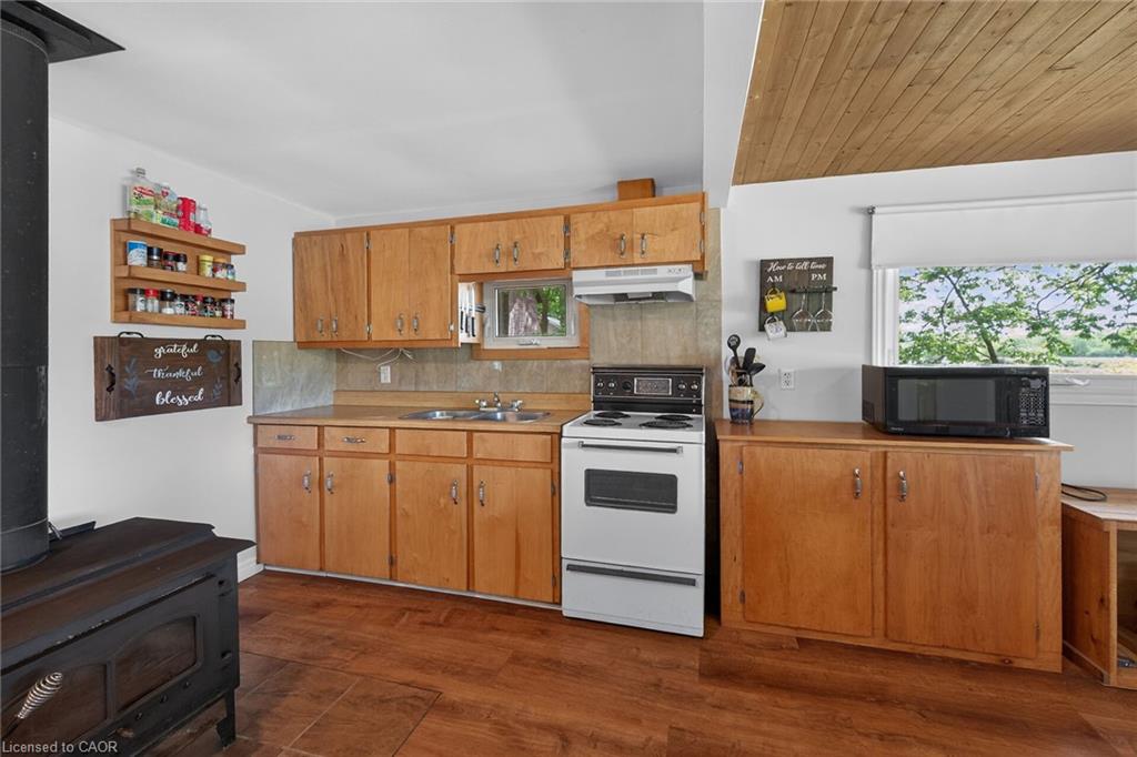 2 Townline Road E Property Photo 11