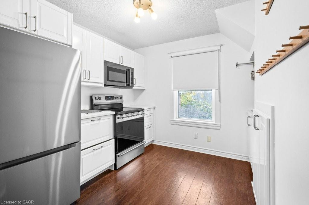 15 Melrose Avenue N Property Photo 1
