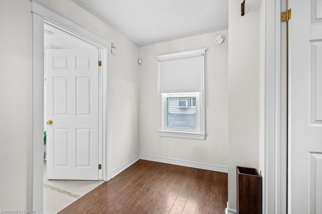 15 Melrose Avenue N Property Photo 4