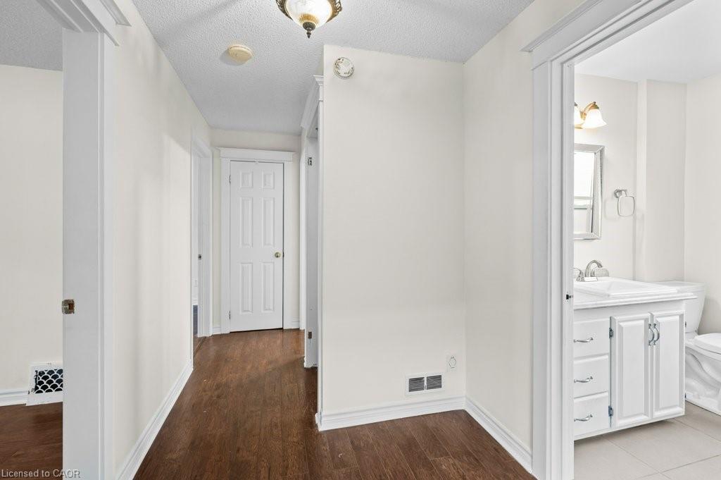 15 Melrose Avenue N Property Photo 5