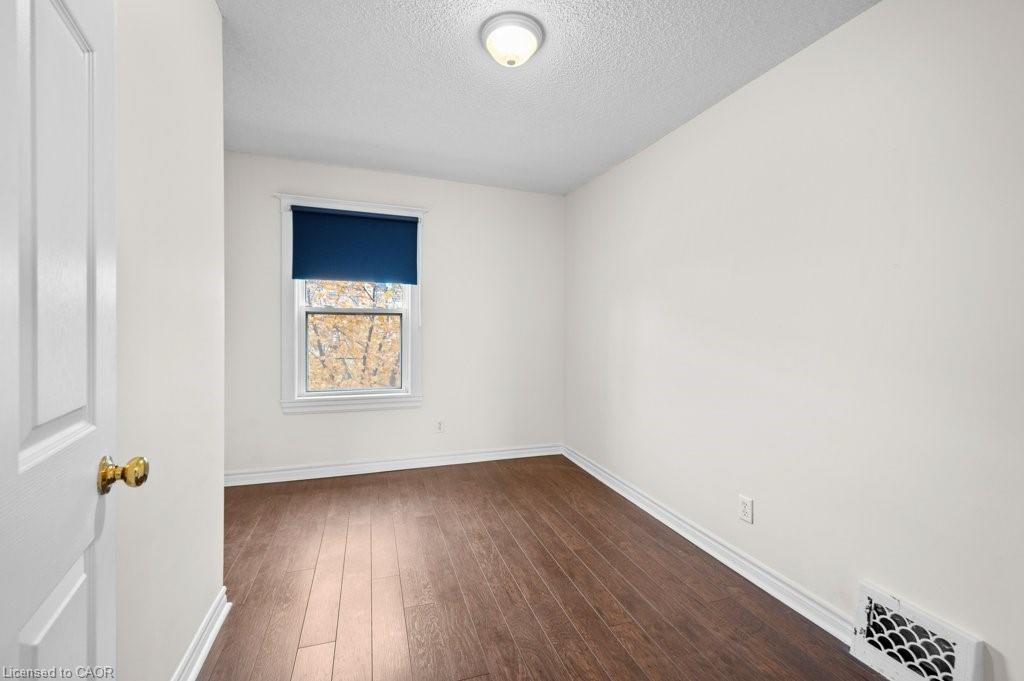 15 Melrose Avenue N Property Photo 6
