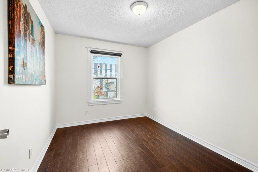 15 Melrose Avenue N Property Photo 9