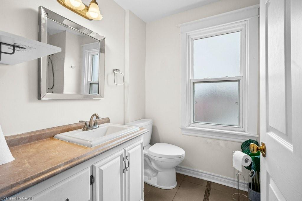 15 Melrose Avenue N Property Photo 13