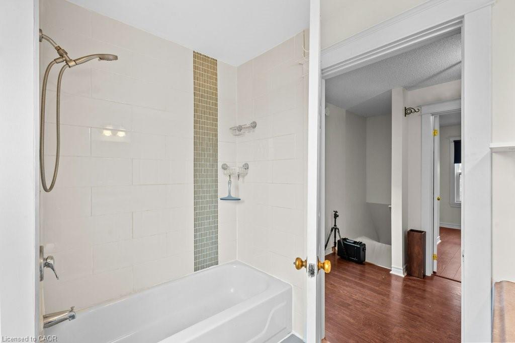 15 Melrose Avenue N Property Photo 14