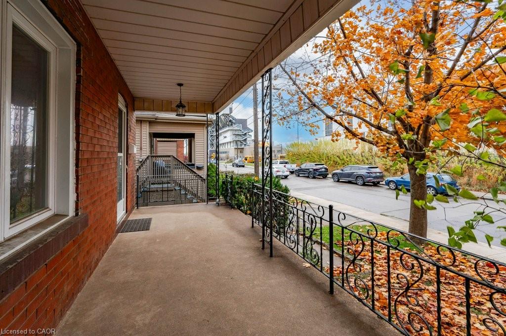 15 Melrose Avenue N Property Photo 22