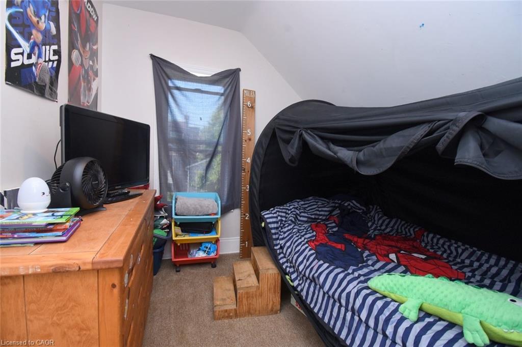 12 Wood Street W Property Photo 9