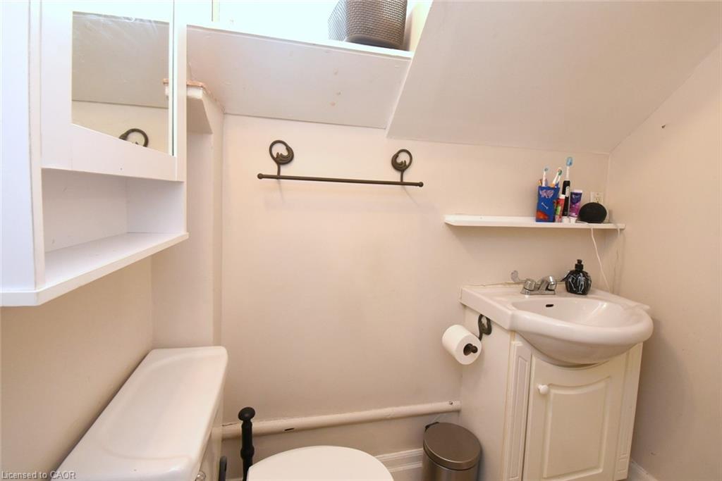 12 Wood Street W Property Photo 10