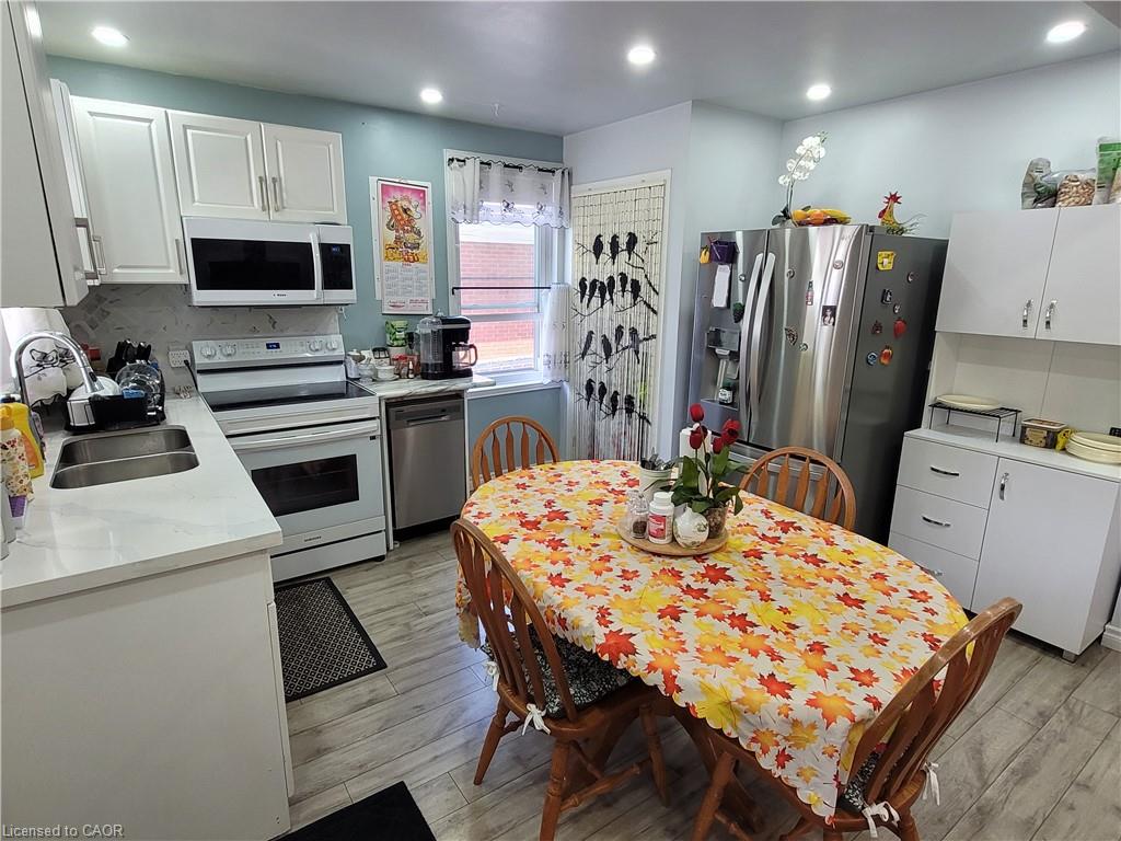 239 West 18th Street Property Photo 5