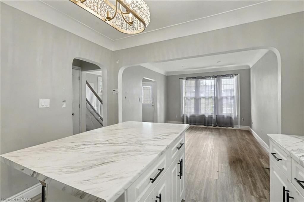 122 Montrose Street Property Photo 8