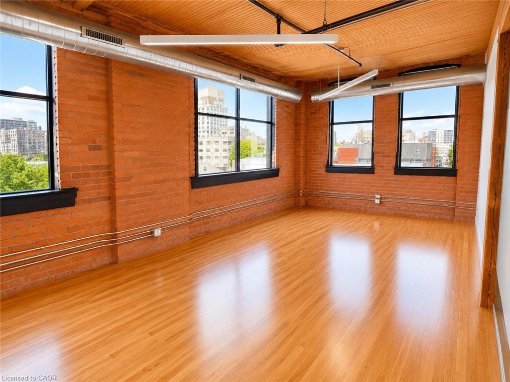 450-69 John Street S Property Photo 3