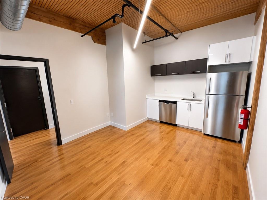 450-69 John Street S Property Photo 5