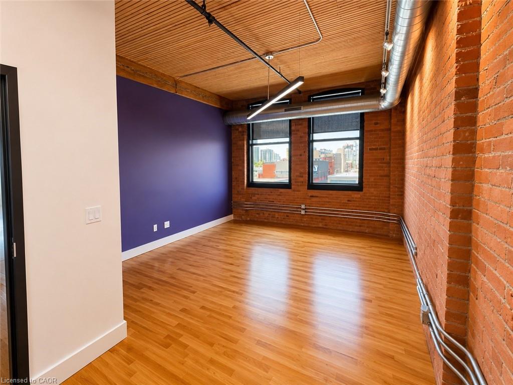 450-69 John Street S Property Photo 6