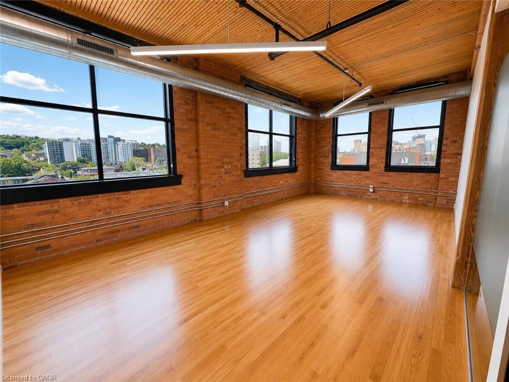 450-69 John Street S Property Photo 8